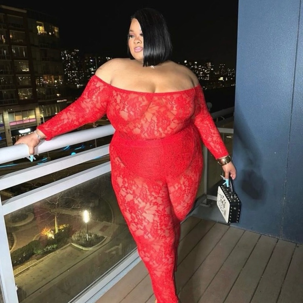 Red Lace Off-Shoulder Set - Picture 3 of 3